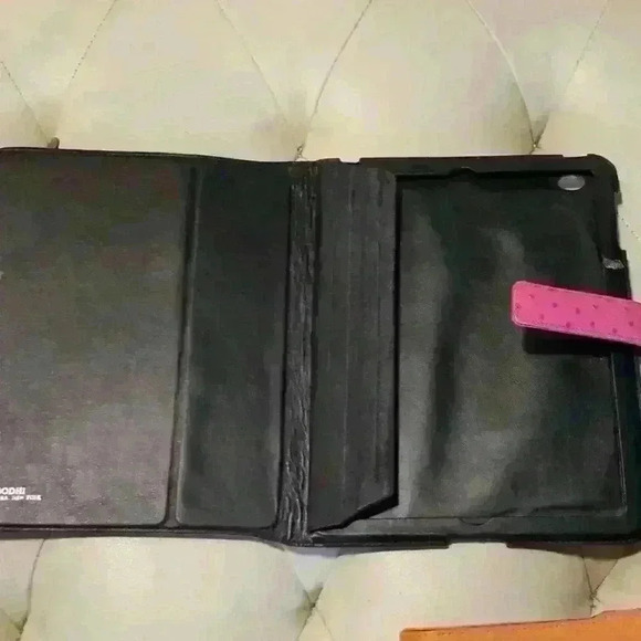 Ostrich skin leather iPad case for 10 inch device - Picture 2 of 3